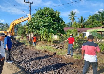 Al Haris Tinjau Perbaikan Jalan Pulau Rengas-Muarasiau