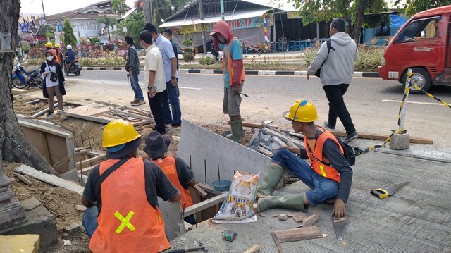 Komisi III DPRD Kota Jambi Tinjau Pembangunan Pedestarian dan Drainase Kota Jambi