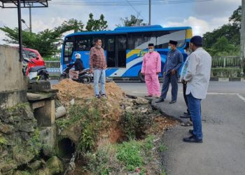 Anggota DPRD Kota Jambi Turun Cek Drainase Runtuh