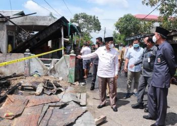 Pastikan Penanganan, Bupati Tanjabbar Tinjau Lokasi Kebakaran