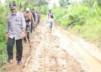 Pantau Kondisi Jalan Menuju Tiga Desa di Jangkat, Mashuri: Niat Saya Hanya Beribadah Demi Merangin
