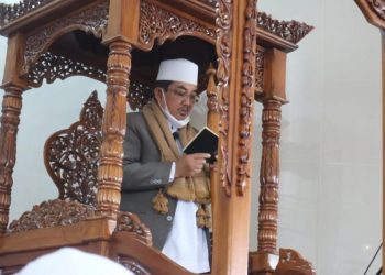 Bupati Tanjabbar Sampaikan Khotbah Idul Adha di Masjid Syech Usman Tungkal
