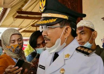 Bupati Tanjabbar Secara Simbolis Serahkan 500 Sertifikat Redistribusi Tanah