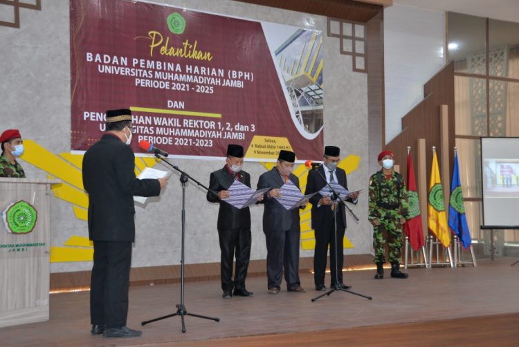 Sekdaprov Jambi Hadiri Pengukuhan Wakil Rektor Universitas Muhammadiyah Jambi
