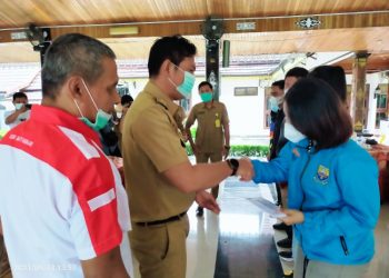 Bupati MFA Berikan Atlet PON Papua Hadiah Tunai Rp60 Juta