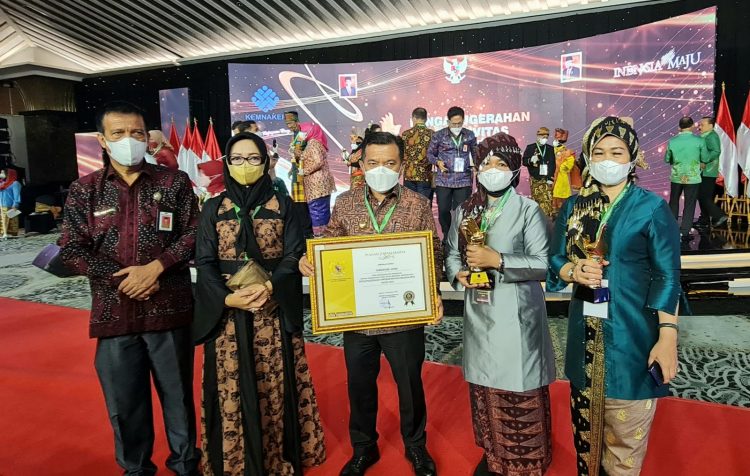 Bina Perusahaan Tingkatkan Produktivitas Kerja, Al Haris Terima Penghargaan dari Kemenaker