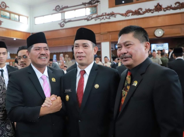 Pjs. Bupati Tanjabbar Hadiri Pengucapan Sumpah Janji Pimpinan DPRD Provinsi Jambi