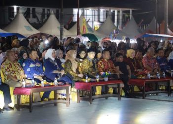 Bupati Hadiri Acara Tanjabbar Berbatik Dalam Rangkaian HUT Tanjabbar Ke-59 dan HUT-RI Ke-79