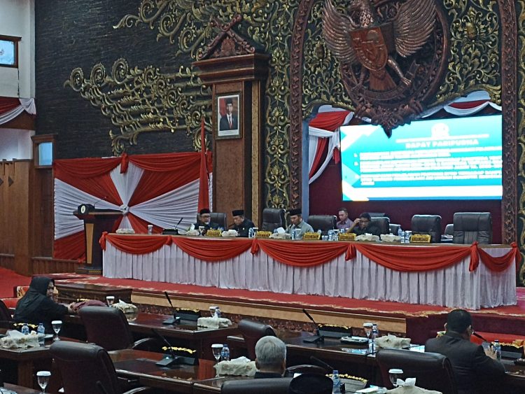 Rapat Paripurna DPRD Jambi Hasilkan Tiga Ranperda Disahkan Jadi Perda