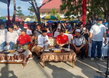 Bupati Lepas Lomba Panjat Pinang HUT RI Ke-79 dan Hari Jadi Tanjabbar Ke-59