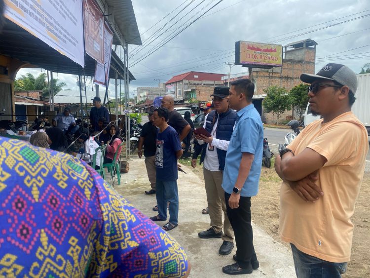 Kadis Kominfo Bersama Ketua DPRD Provinsi Jambi Pantau Perhitungan Suara di TPS 3 Muara Bulian