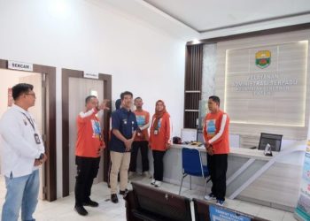 Penjabat Bupati Muaro Jambi Dorong Percepatan Perekaman e-KTP di Kecamatan Sekernan