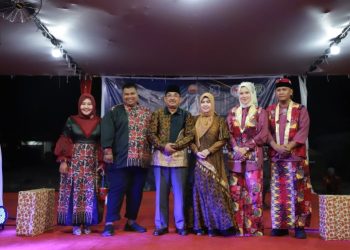Parade Batik Khas Daerah, Meriahkan Hari Jadi Tanjab Barat dan Kemerdekaan RI