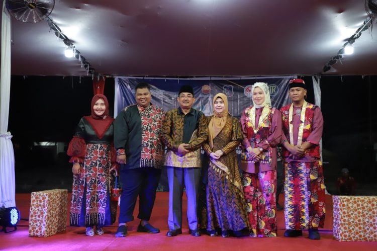 Parade Batik Khas Daerah, Meriahkan Hari Jadi Tanjab Barat dan Kemerdekaan RI