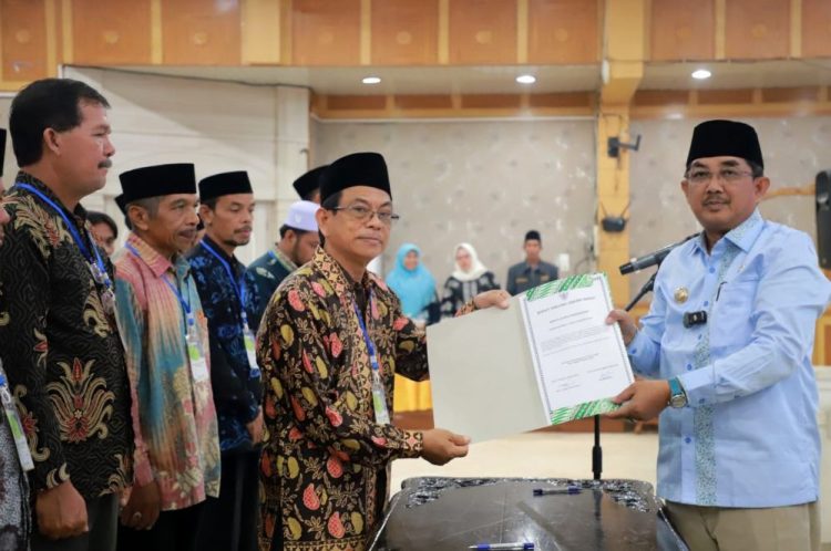 Bupati Tanjung Jabung Barat Resmi Kukuhkan Pengurus FKUB Kecamatan