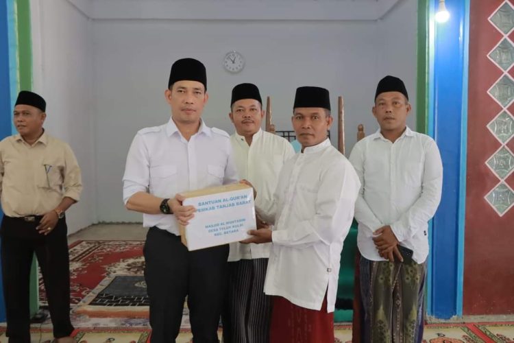 Pjs. Bupati Tanjab Barat Laksanakan Kunjungan Kerja dan Safari Jumat di Desa Teluk Kulbi