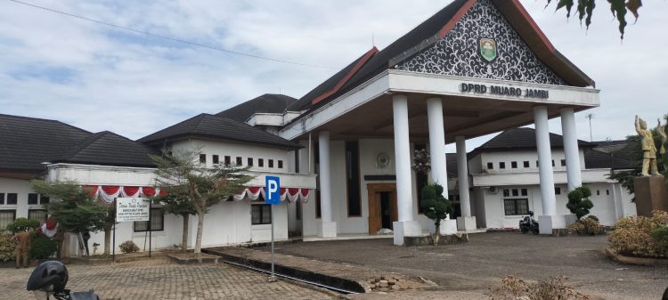 DPRD Kabupaten Muaro Jambi Bentuk AKD dengan Struktur Komisi Baru