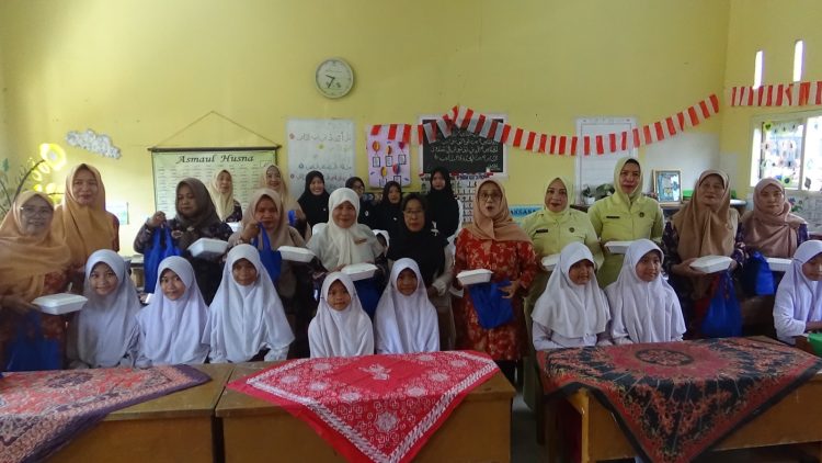 BKOW Provinsi Jambi Gelar Anjangsana dan Bakti Sosial Peringati Hari Ibu ke-96