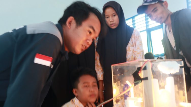 Mengajarkan Generasi Muda Menjaga Bumi: Peran Pendidikan Lingkungan Hidup di SMPN 43 Kabupaten Tebo 