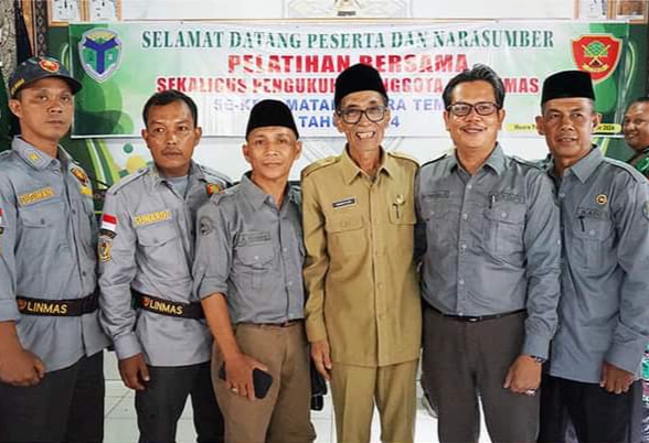 Wakil Bupati Bakhtiar, SP Kukuhkan Tujuh Puluh Anggota Satlinmas Se-Kecamatan Muara Tembesi