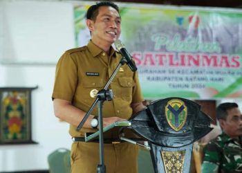 Bupati Batang Hari Mhd. Fadhil Arief Kukuhkan SATLINMAS Se-Kecamatan Muara Bulian