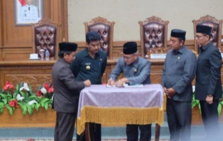 APBD 2025 Disepakati, Pemkab dan DPRD Muaro Jambi Prioritaskan Infrastruktur dan Pelayanan Publik