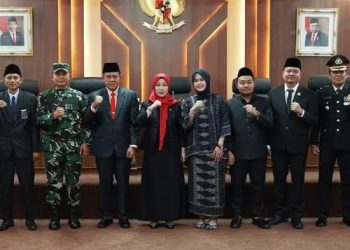 Arif Budiman Hadiri  Rapat Paripurna Pengucapan Sumpah Jabatan Pimpinan DPRD Kabupaten Batanghari