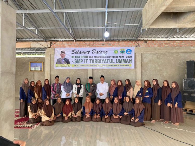 Ketua DPRD Kabupaten Muaro Jambi Sambangi SMP IT Tarbiyatul Ummah di Hari Santri