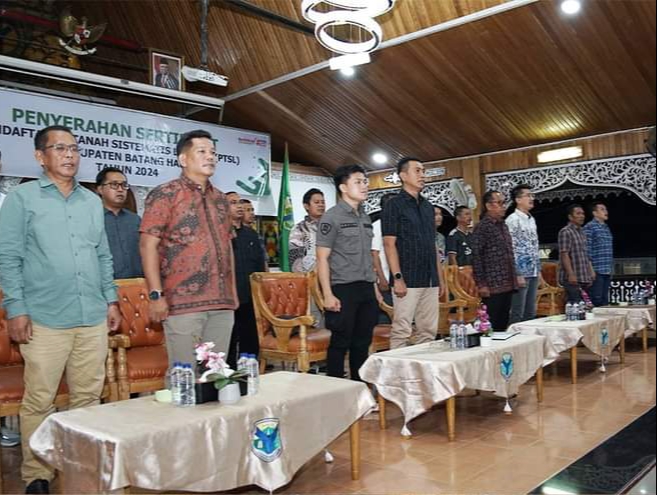 Bupati MFA Serahkan Sertifikat PTSL Kabupaten Batanghari