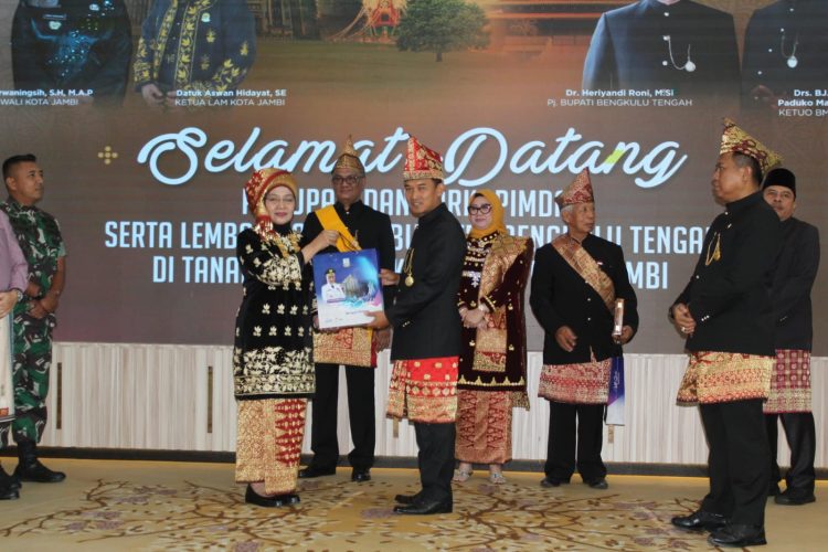 PJ Bupati Bengkulu Tengah dan Rombongan Kunjungi Kota Jambi, Eratkan Hubungan Silaturahmi Adat