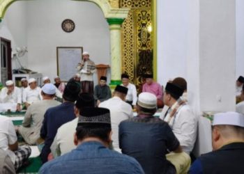 Gubernur Jambi Safari Ramadhan di Seberang Kota, Beri Santunan Anak Yatim dan Sembako untuk Lansia