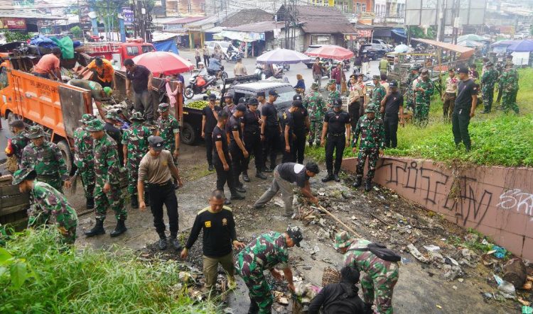 Danrem 042/Gapu Pimpin Aksi Jum’at Bersih Serentak di Jambi, Libatkan Ribuan Personel