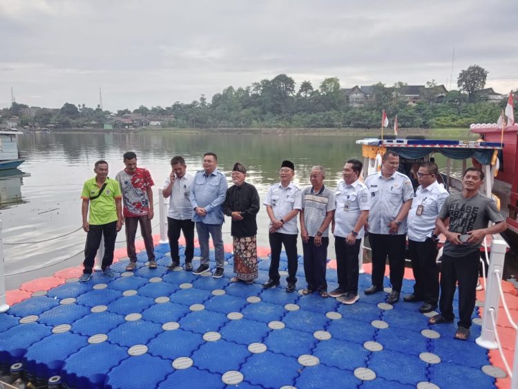 Dermaga Apung Diserahkan, Kemas Faried Dorong Pengembangan Wisata Danau Sipin