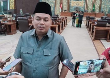 Ketua DPRD Kota Jambi Soroti Antrian Kendaraan di Bahu Jalan Dekat SPBU, Minta Pemkot Bertindak Cepat