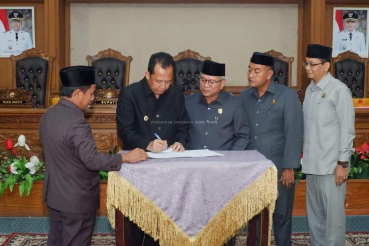 Bupati Muaro Jambi Hadiri Paripurna Tahun 2025 DPRD Muarojambi