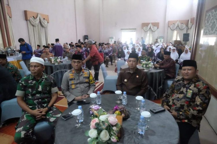 Bupati Muarojambi Lepas Jamaah Haji 2025