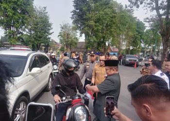 Pemkot Jambi Bagikan 10.250 Bendera Merah Putih, Semarakkan Gerakan 10 Juta Bendera