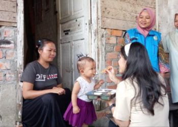 Wamendukbangga Suapi Balita Penerima MBG di Jambi, Tekankan Pentingnya Komunikasi Keluarga dan Pendidikan Kependudukan