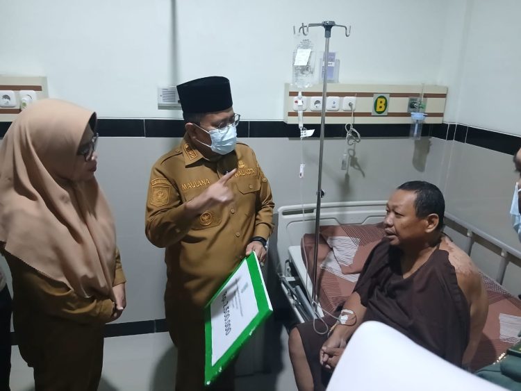 Wali Kota Jambi Tinjau Penanganan Pasien Gizi Buruk dan Korban Kebakaran di RS TK III dr. Bratanata