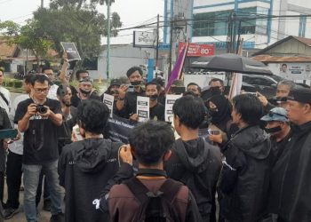 Jurnalis Jambi Bungkam Mulut dengan Lakban, Protes Dugaan Intimidasi Polisi