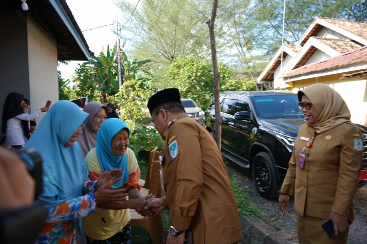 Tersapu Puting Beliung, Rumah Warga Koga Jambi Rusak: MaulanaTinjau dan Salurkan Bantuan
