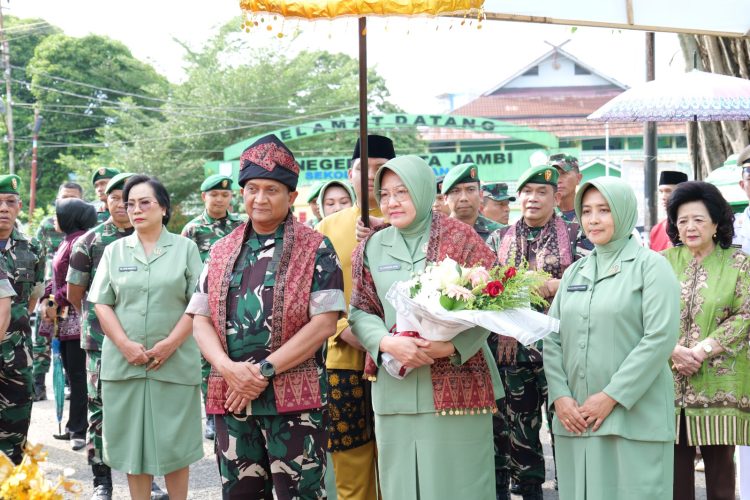 Resmikan Ruang Rapat Cakra, Kapuskesad Puji Inovasi dan Kinerja RS dr. Bratanata Jambi