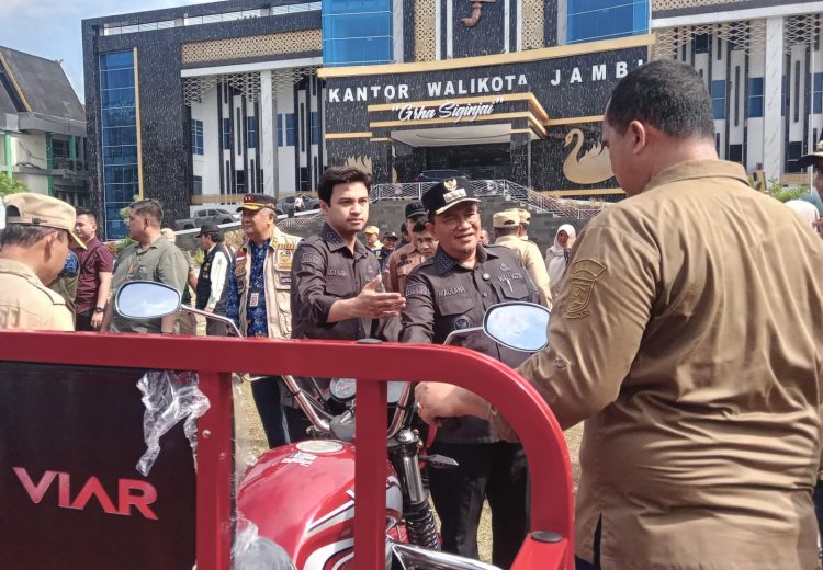 Pemkot Jambi Salurkan Gerobak Motor Pengangkut Sampah, Maulana: Harus Bersih Kalau Mau Jadi Kota Wisata