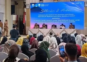 Gubernur Al Haris Dengarkan Aspirasi Warga Aur Kenali Terkait Aktivitas PT SAS