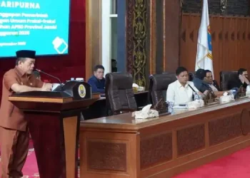 Gubernur Al Haris Sampaikan Jawaban atas Pandangan Fraksi DPRD Terkait APBD Perubahan 2025