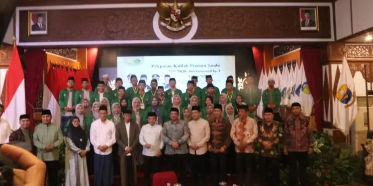 Gubernur Al Haris Lepas Kafilah Jambi Ikuti MQK Internasional di Sulawesi Selatan