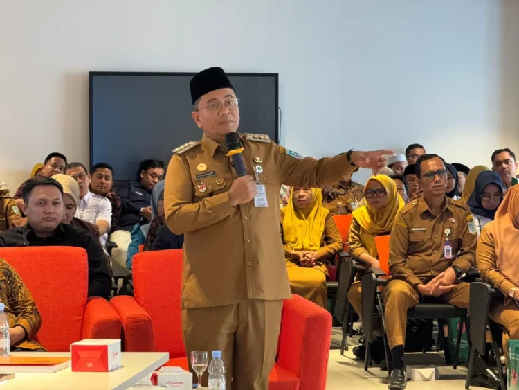 Walikota Jambi Apresiasi dan Hadiri Sidang Doktor Kadisperindag Kota Jambi