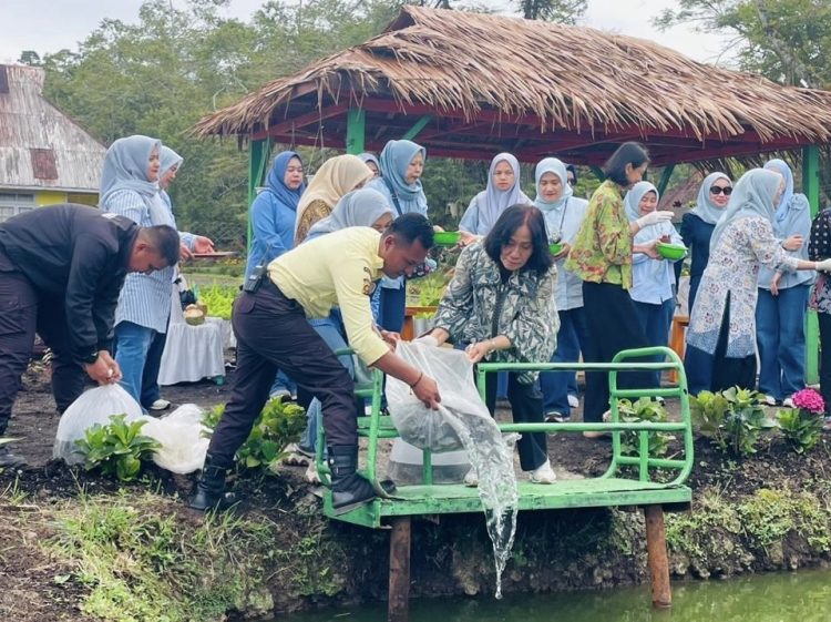 Dukung Ketahanan Pangan, IKBI PTPN Sebar Ikan Nila di Kolam Stunting