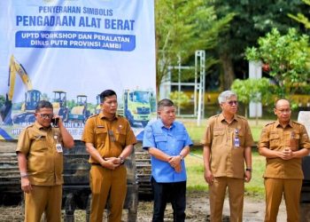Dinas PUTR Jambi Laksanakan Peresmian dan Penyerahan Simbolis Pengadaan Alat Berat Tahun 2026
