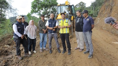 Tanggap Darurat Infrastruktur: Dinas PUTR Jambi Fokus Perbaiki Jalur Logistik Ranah Pemetik